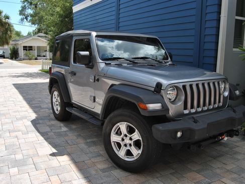 Used 2019 Jeep Wrangler Sport AWD/4WD image 5