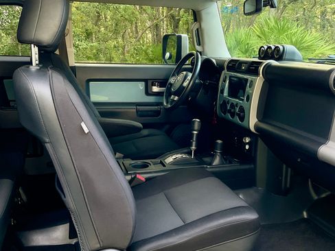 Used 2013 Toyota FJ Cruiser 4WD image 15