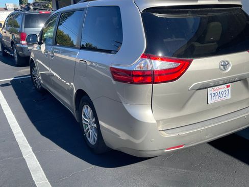 Used 2015 Toyota Sienna Limited image 13