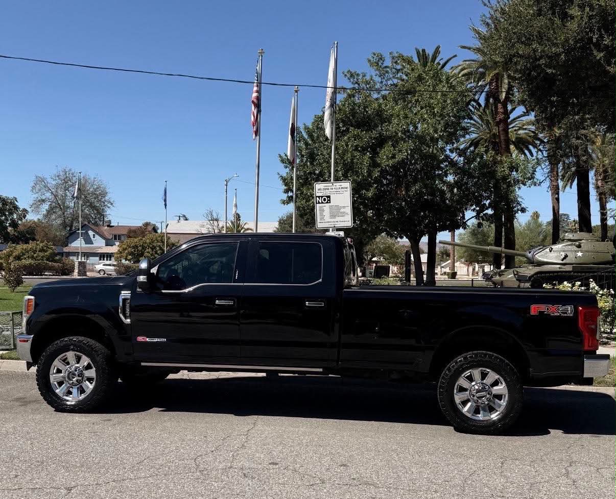 Used 2017 Ford F350 Platinum w/ Platinum Ultimate Package AWD/4WD image 1