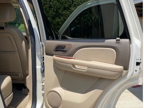 Used 2014 Chevrolet Tahoe LTZ RWD image 13