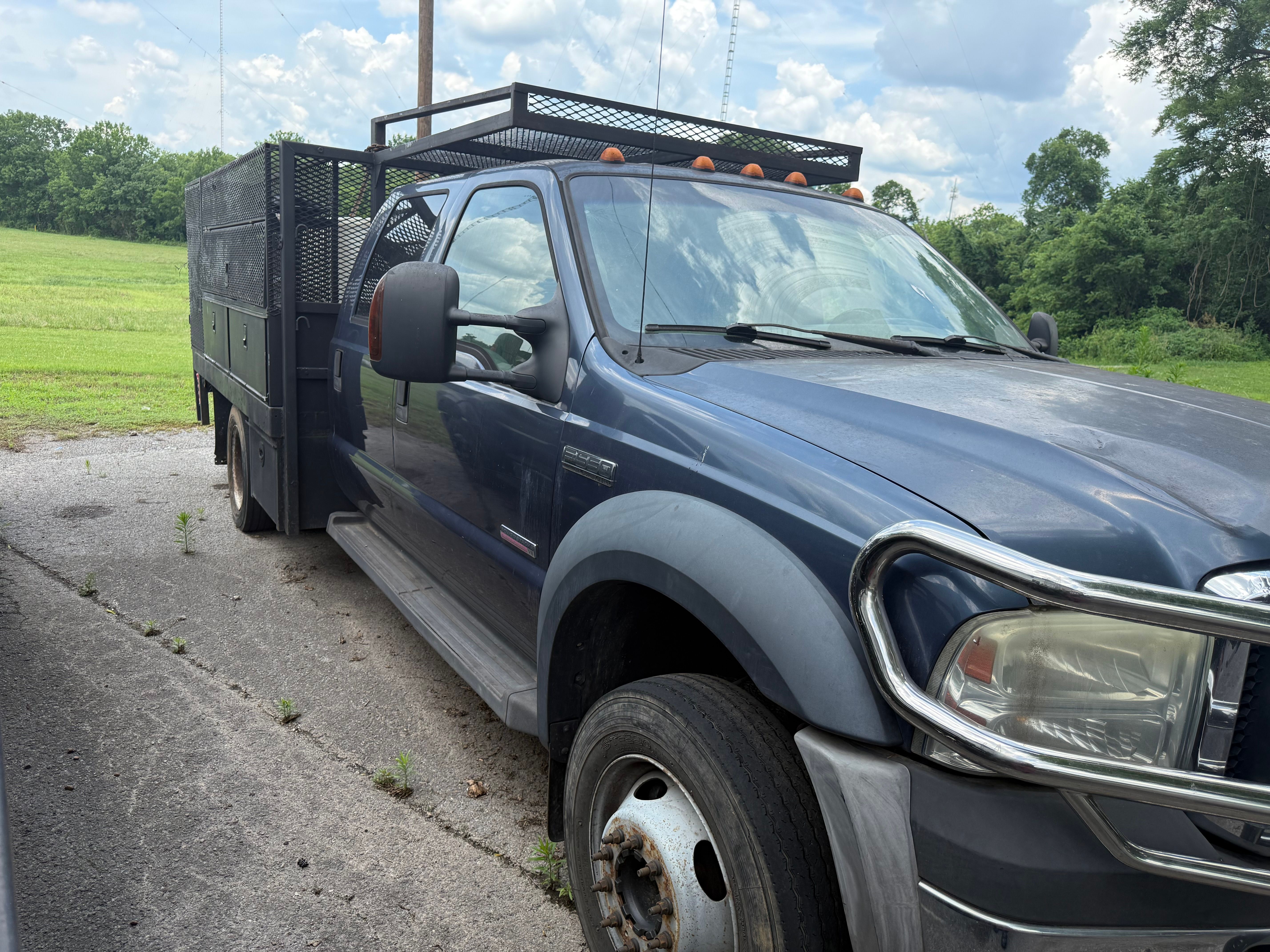Used 2006 Ford F550 2WD Crew Cab Super Duty image 11