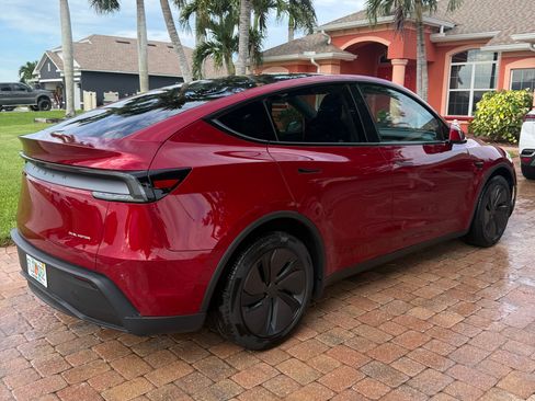 Used 2026 Tesla Model Y Long Range AWD/4WD image 6