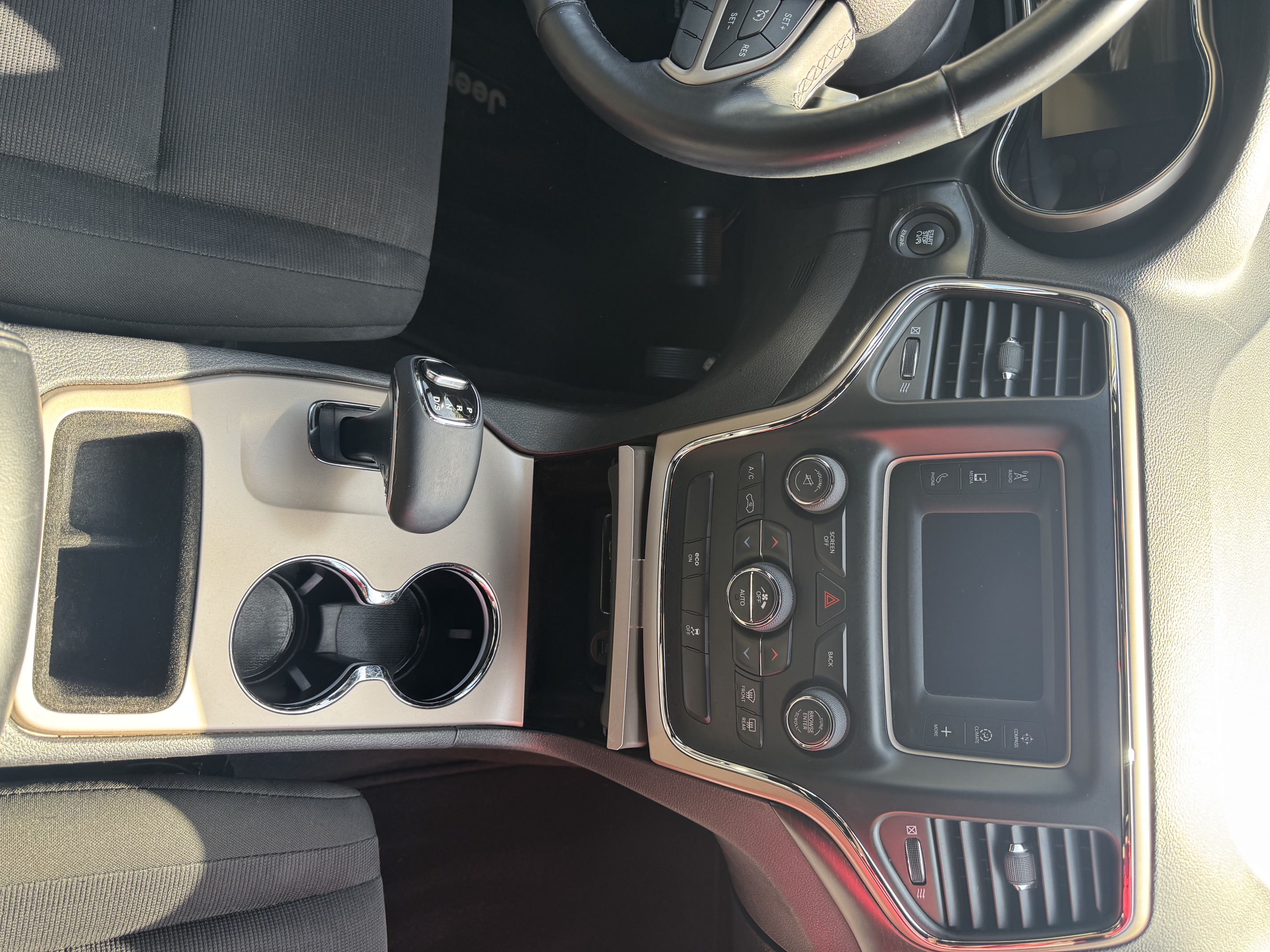 Used 2014 Jeep Grand Cherokee Laredo AWD/4WD image 9