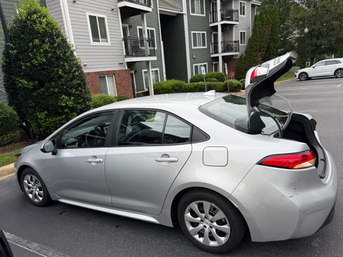 Used 2025 Toyota Corolla LE FWD image 15
