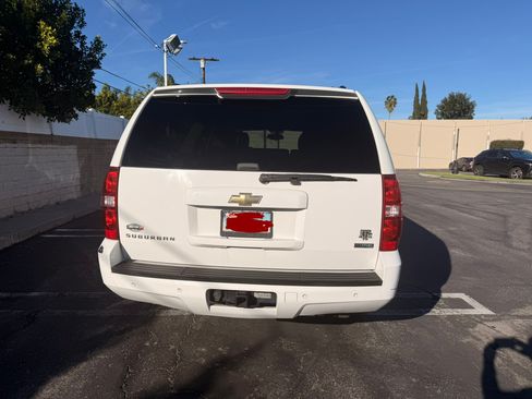 Used 2011 Chevrolet Suburban LT RWD image 9