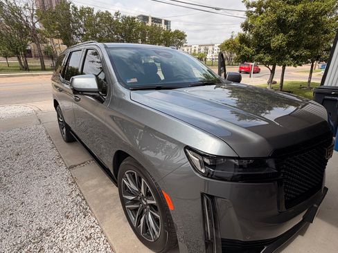 Used 2021 Cadillac Escalade Sport Platinum image 4