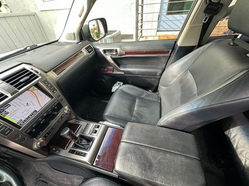 Used 2017 Lexus GX 460 Premium w/ Premium Package image 8