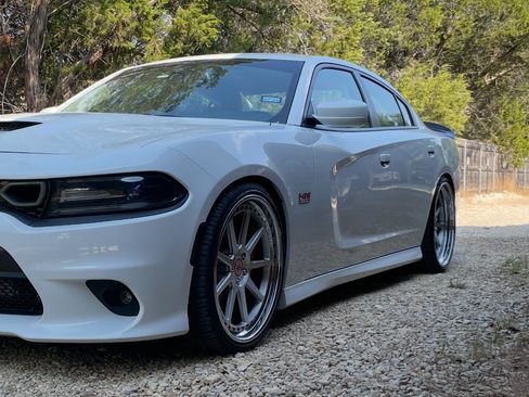 Used 2016 Dodge Charger R/T Scat Pack image 16