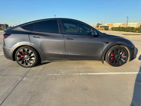 Used 2023 Tesla Model Y Performance image 1