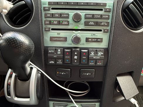 Used 2011 Honda Pilot Touring image 6