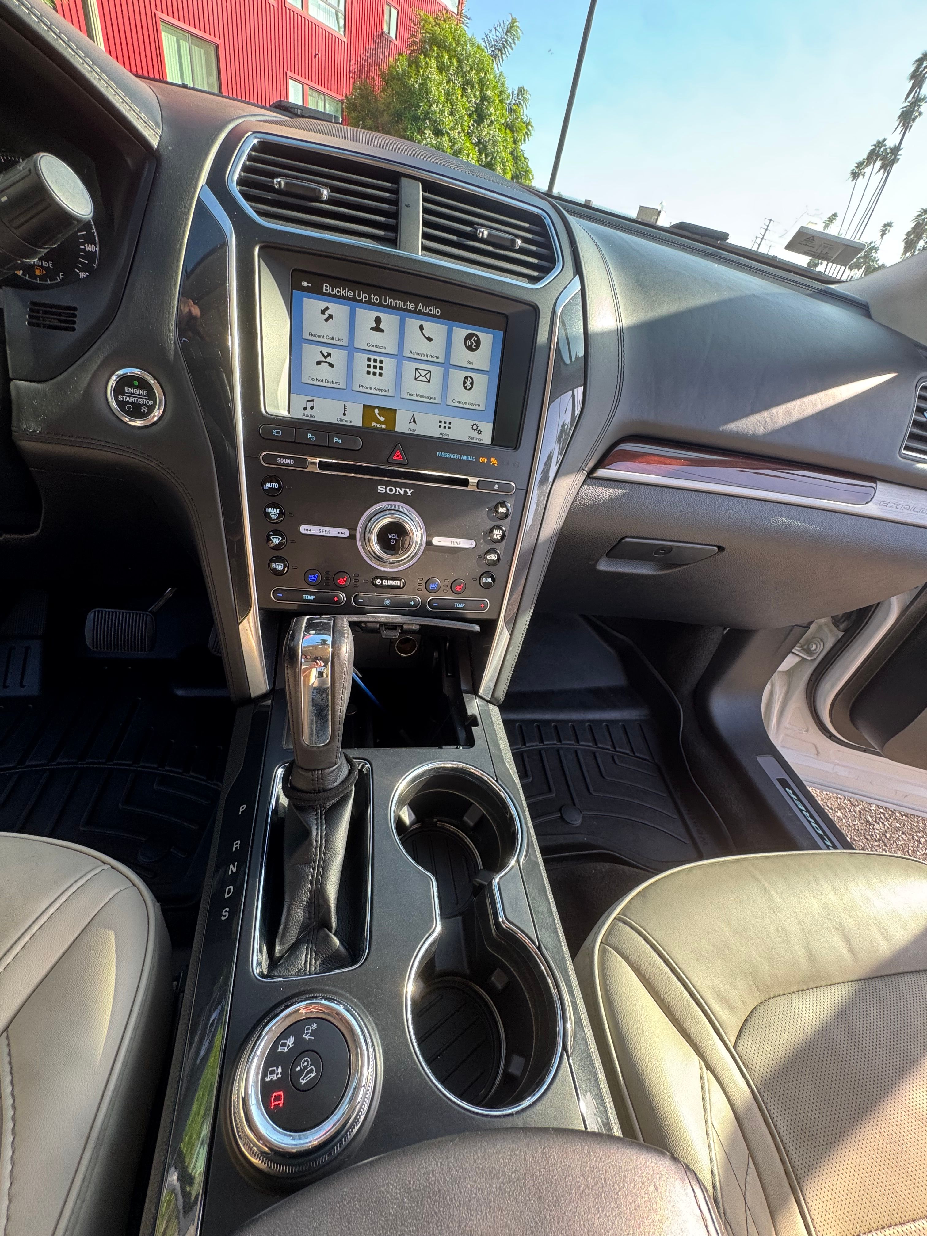 Used 2018 Ford Explorer Platinum AWD/4WD image 16