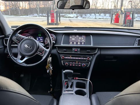 Used 2018 Kia Optima S w/ Panoramic Sunroof Package image 15