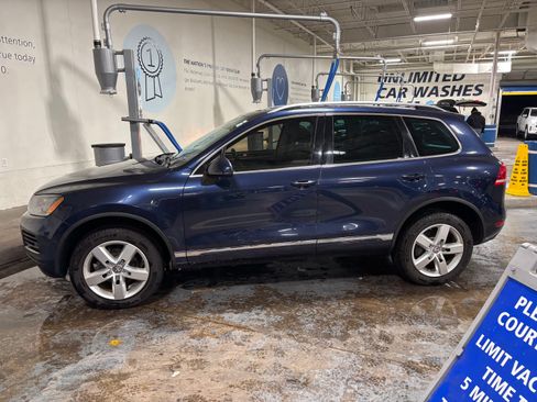 Used 2012 Volkswagen Touareg VR6 image 2