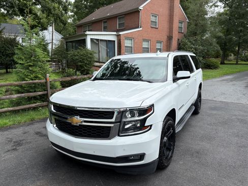 Used 2019 Chevrolet Suburban LT AWD/4WD image 2