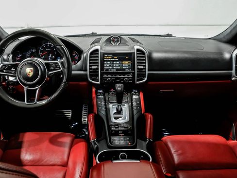 Used 2016 Porsche Cayenne Turbo S image 20