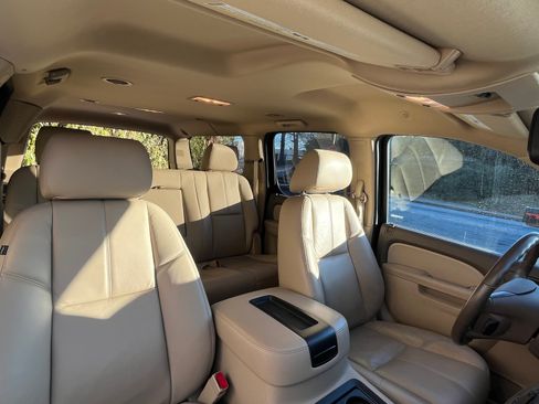 Used 2014 GMC Yukon XL SLT w/ Suspension Package, Off-Road image 15