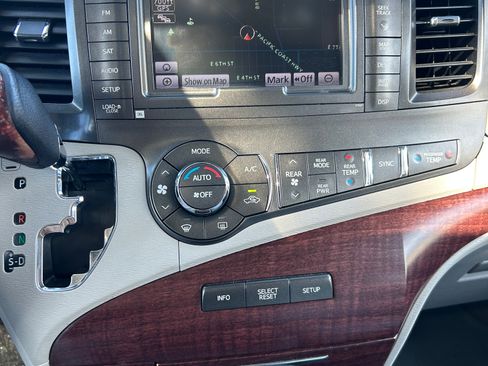 Used 2011 Toyota Sienna XLE w/ XLE Navigation Pkg image 2