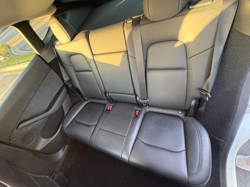 Used 2023 Tesla Model Y Long Range image 10