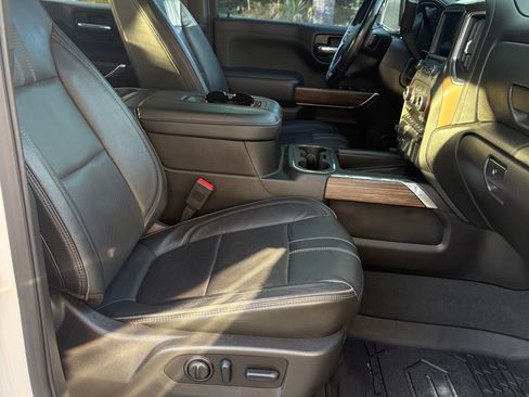 Used 2022 Chevrolet Silverado 1500 High Country image 10