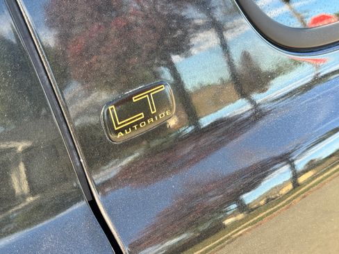 Used 2005 Chevrolet Suburban LT w/ Preferred Equipment Group image 20