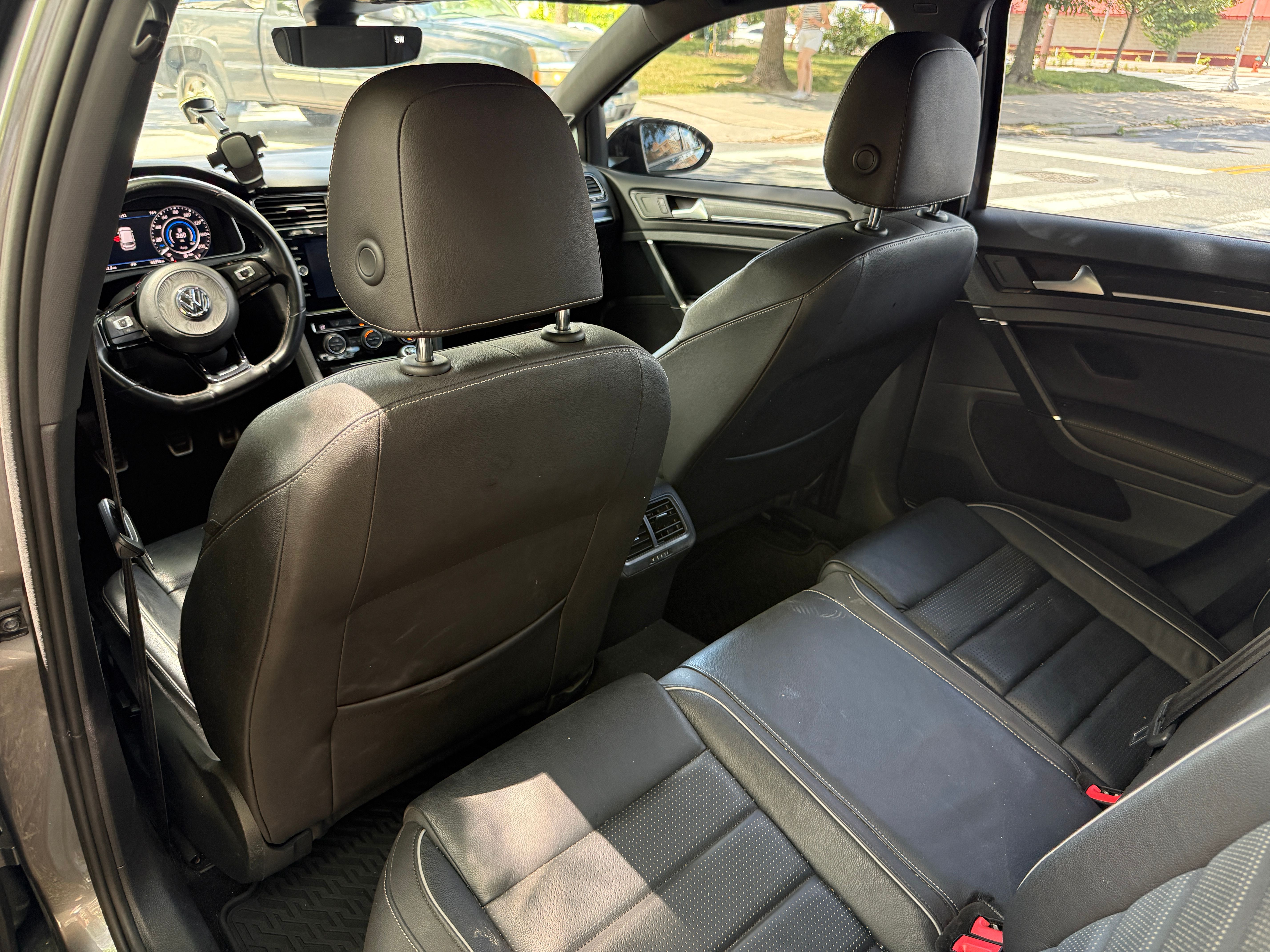 Used 2019 Volkswagen Golf 4-Door AWD/4WD image 8