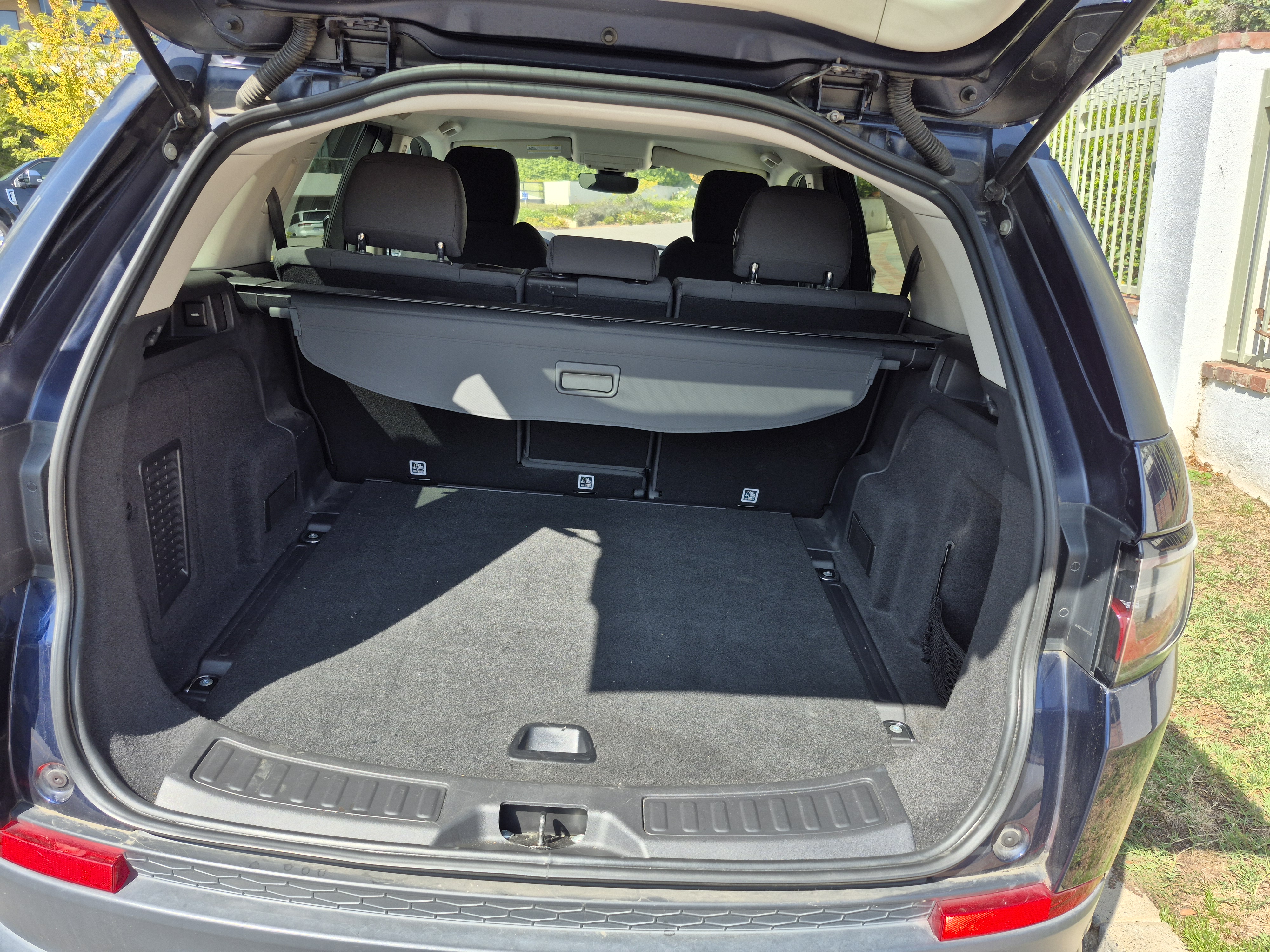 Used 2020 Land Rover Discovery Sport AWD/4WD image 9