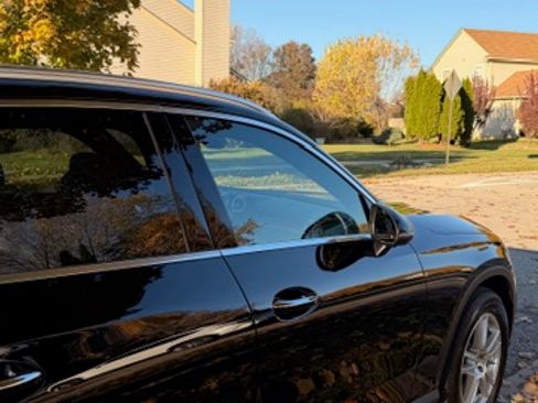 Used 2025 Mercedes-Benz GLC 300 4MATIC image 17