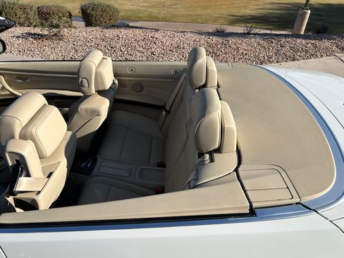 Used 2011 BMW 335i Convertible image 6