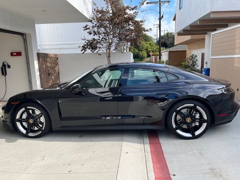 Used 2022 Porsche Taycan image 6