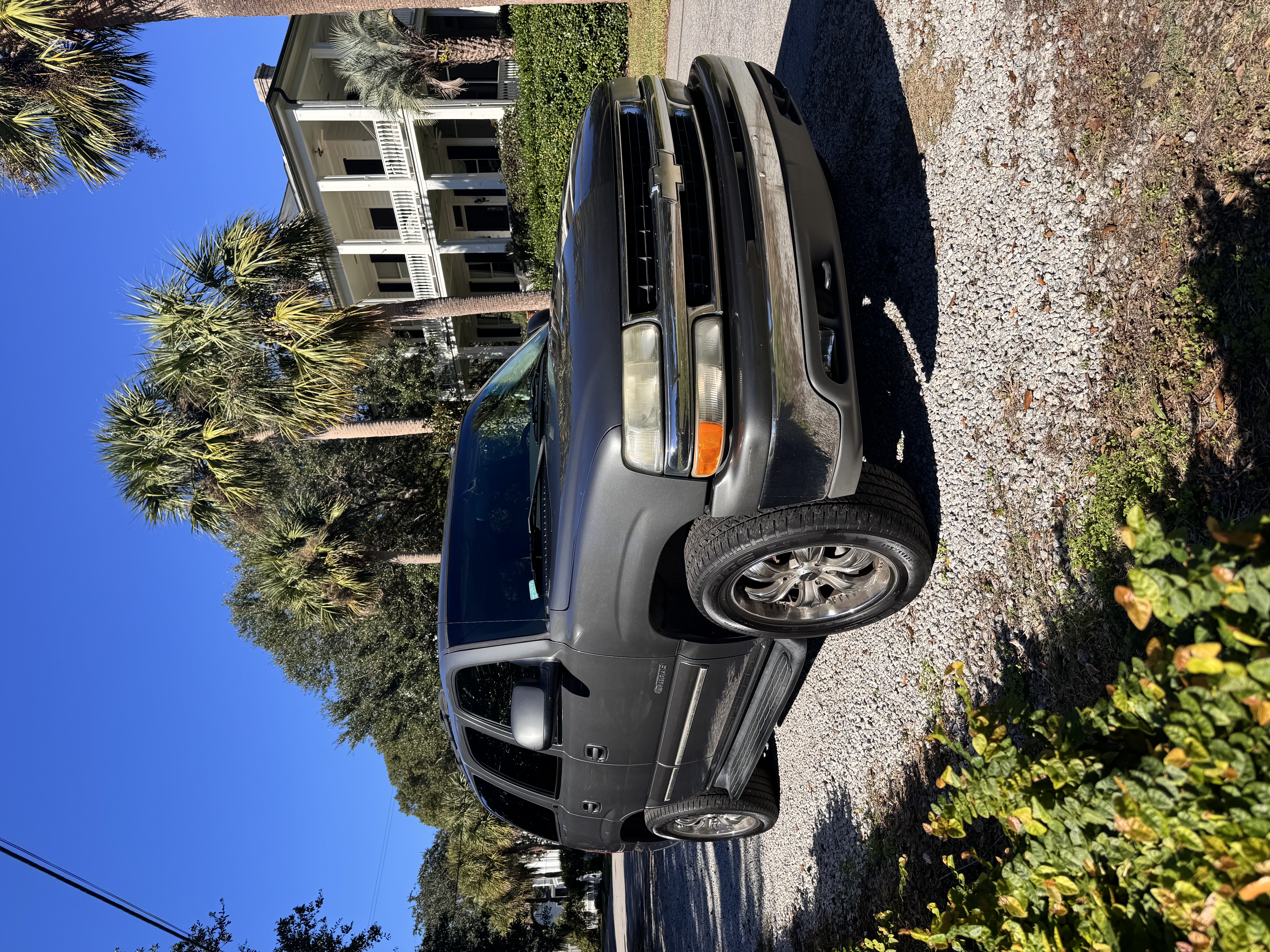 Used 2002 Chevrolet Tahoe LT RWD image 1