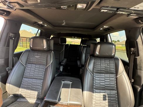 Used 2022 Cadillac Escalade Premium Luxury Platinum image 26