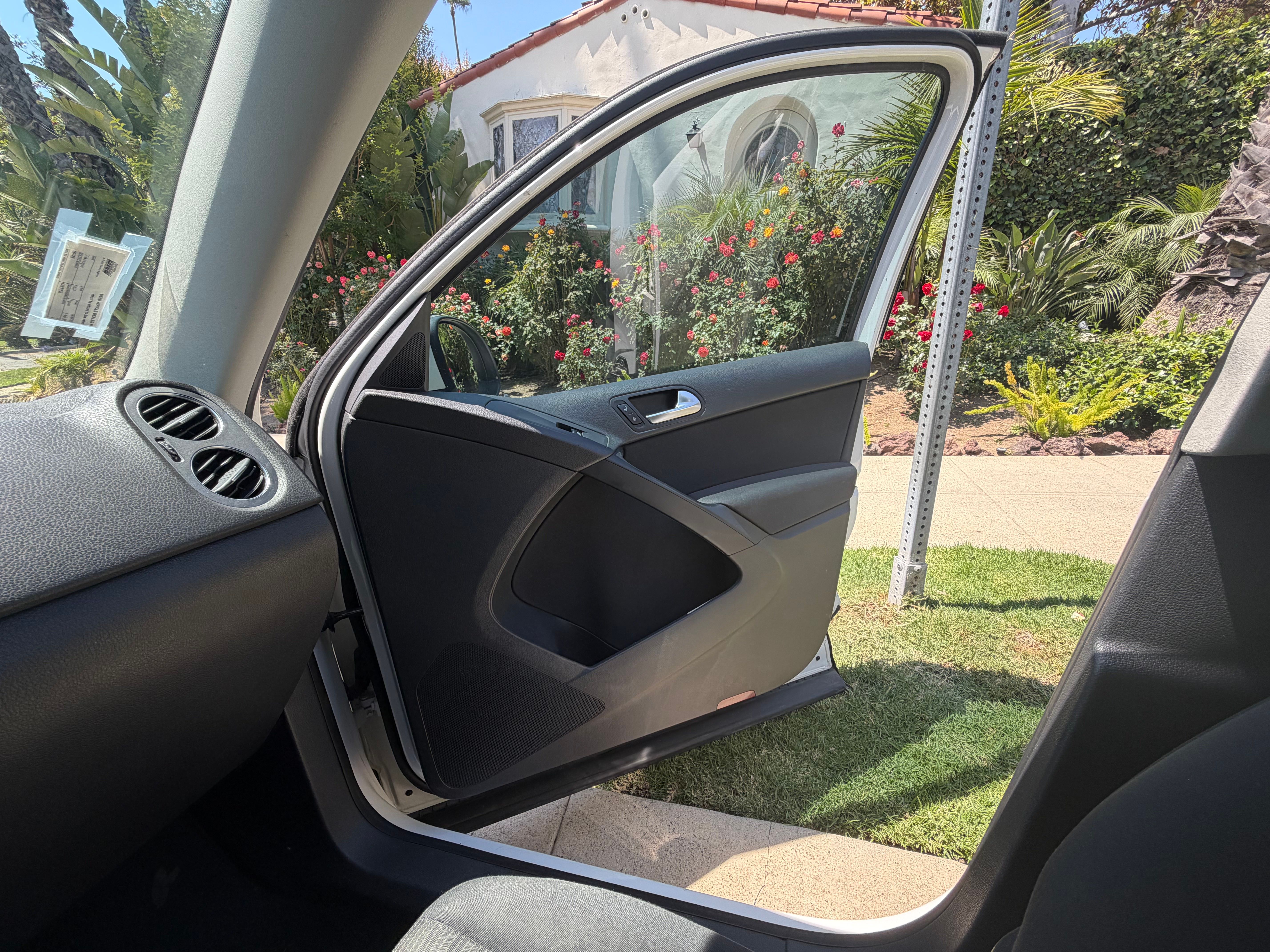 Used 2014 Volkswagen Tiguan S FWD image 19