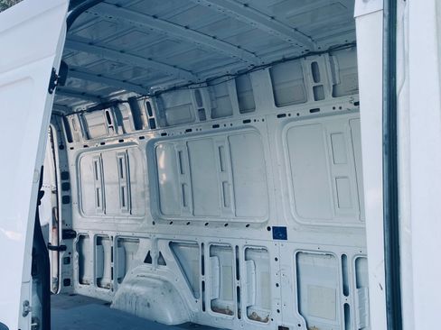 Used 2012 Mercedes-Benz Sprinter 2500 image 16