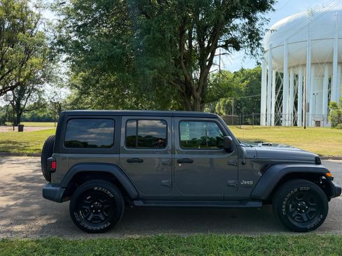 Used 2018 Jeep Wrangler Unlimited Sport AWD/4WD image 12