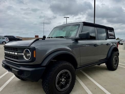 Used 2025 Ford Bronco 4-Door AWD/4WD image 2