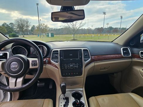 Used 2013 Jeep Grand Cherokee Limited w/ Luxury Group II image 12