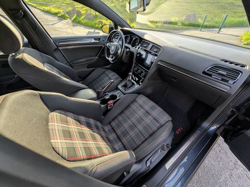 Used 2018 Volkswagen GTI SE image 5