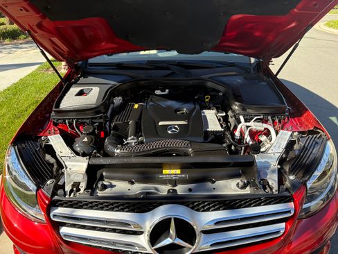 Used 2017 Mercedes-Benz GLC 300 image 2