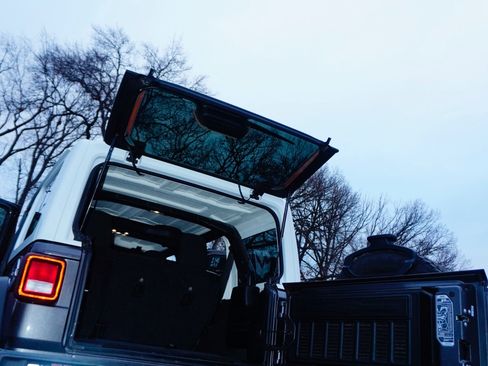 Used 2021 Jeep Wrangler Unlimited Sport image 9