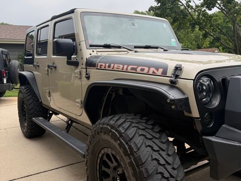 Used 2018 Jeep Wrangler Unlimited Rubicon AWD/4WD image 2