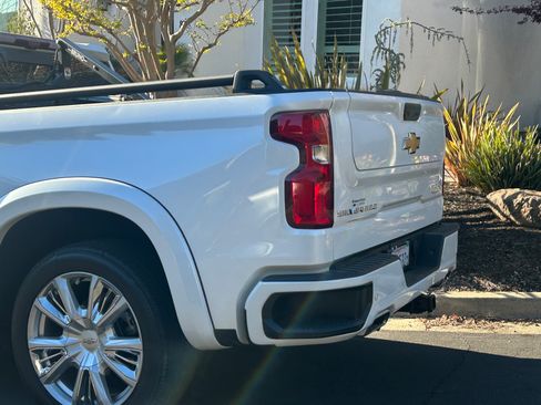 Used 2024 Chevrolet Silverado 1500 High Country w/ Technology Package image 14