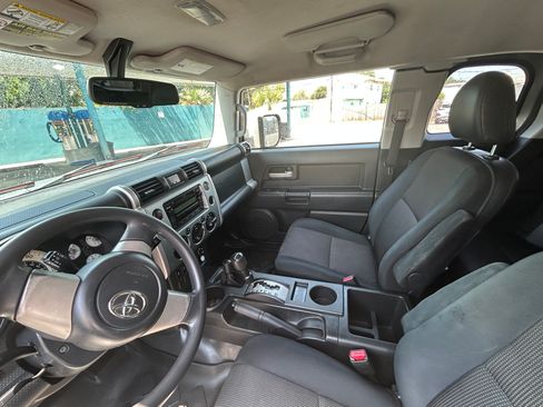 Used 2010 Toyota FJ Cruiser 4WD image 6