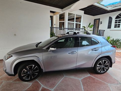 Used 2023 Lexus UX 250h FWD w/ Premium Package image 5