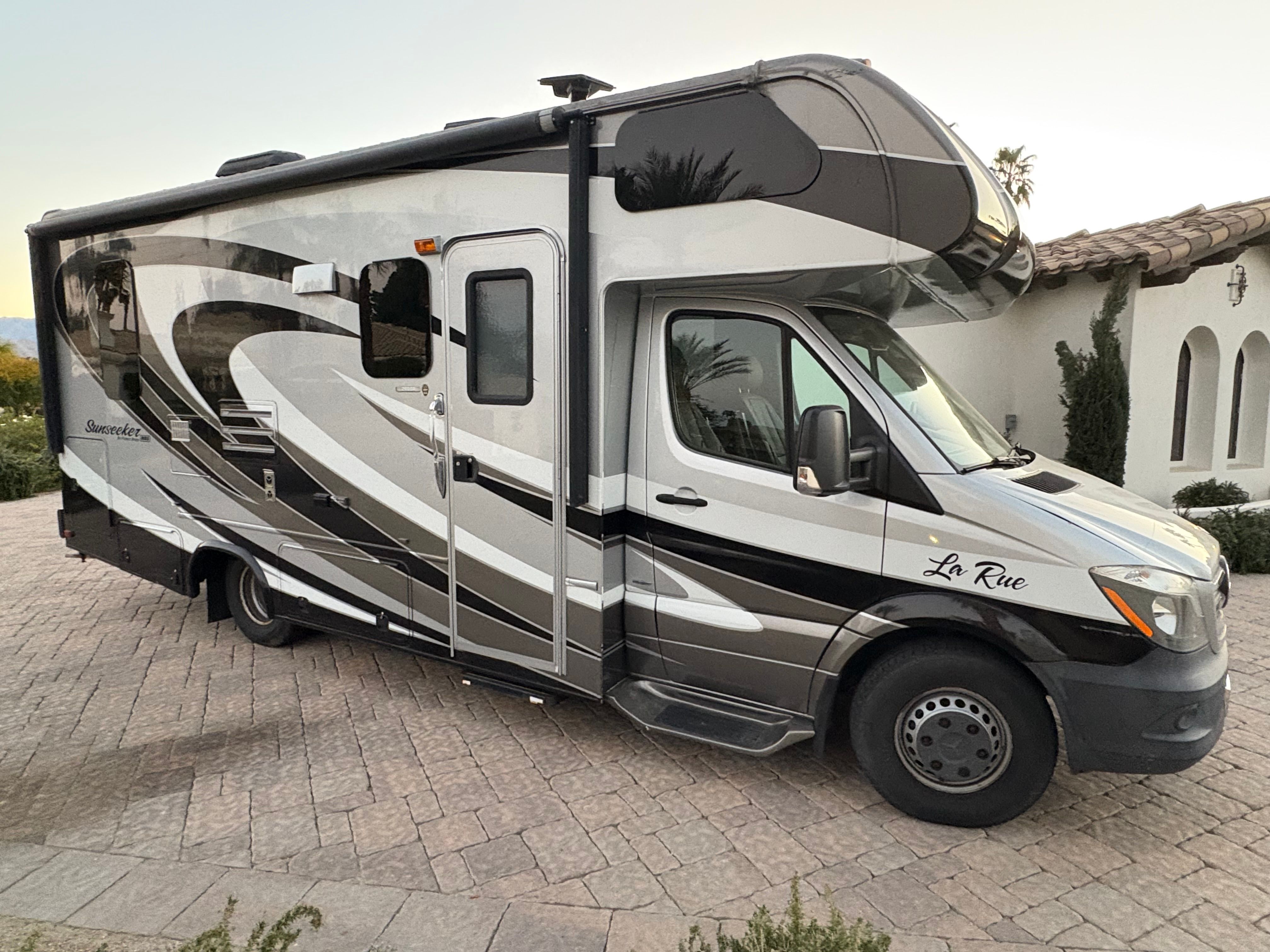 Used 2014 Mercedes-Benz Sprinter 3500 image 1