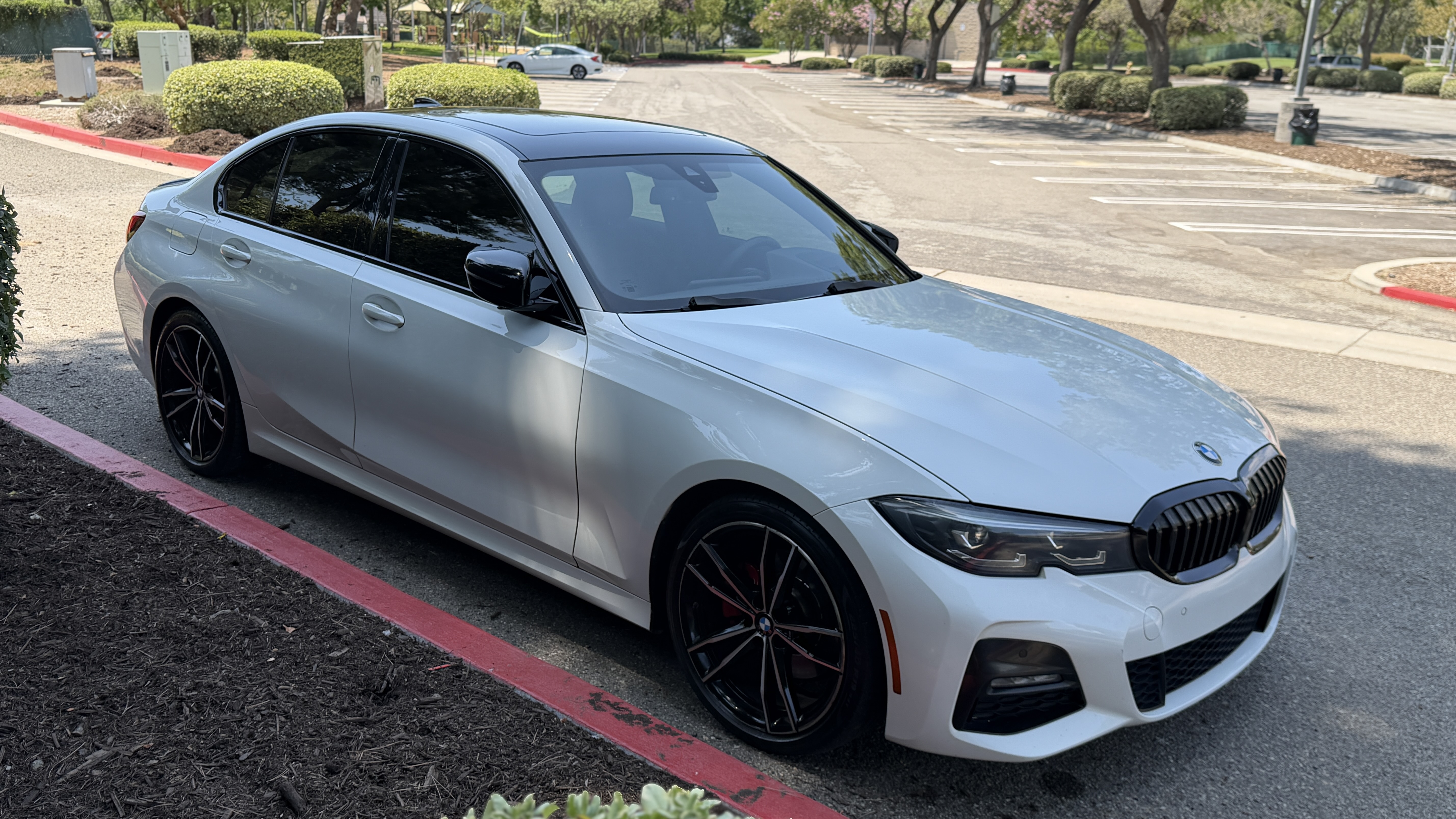 Used 2022 BMW 330i Sedan w/ M Sport Package RWD image 12