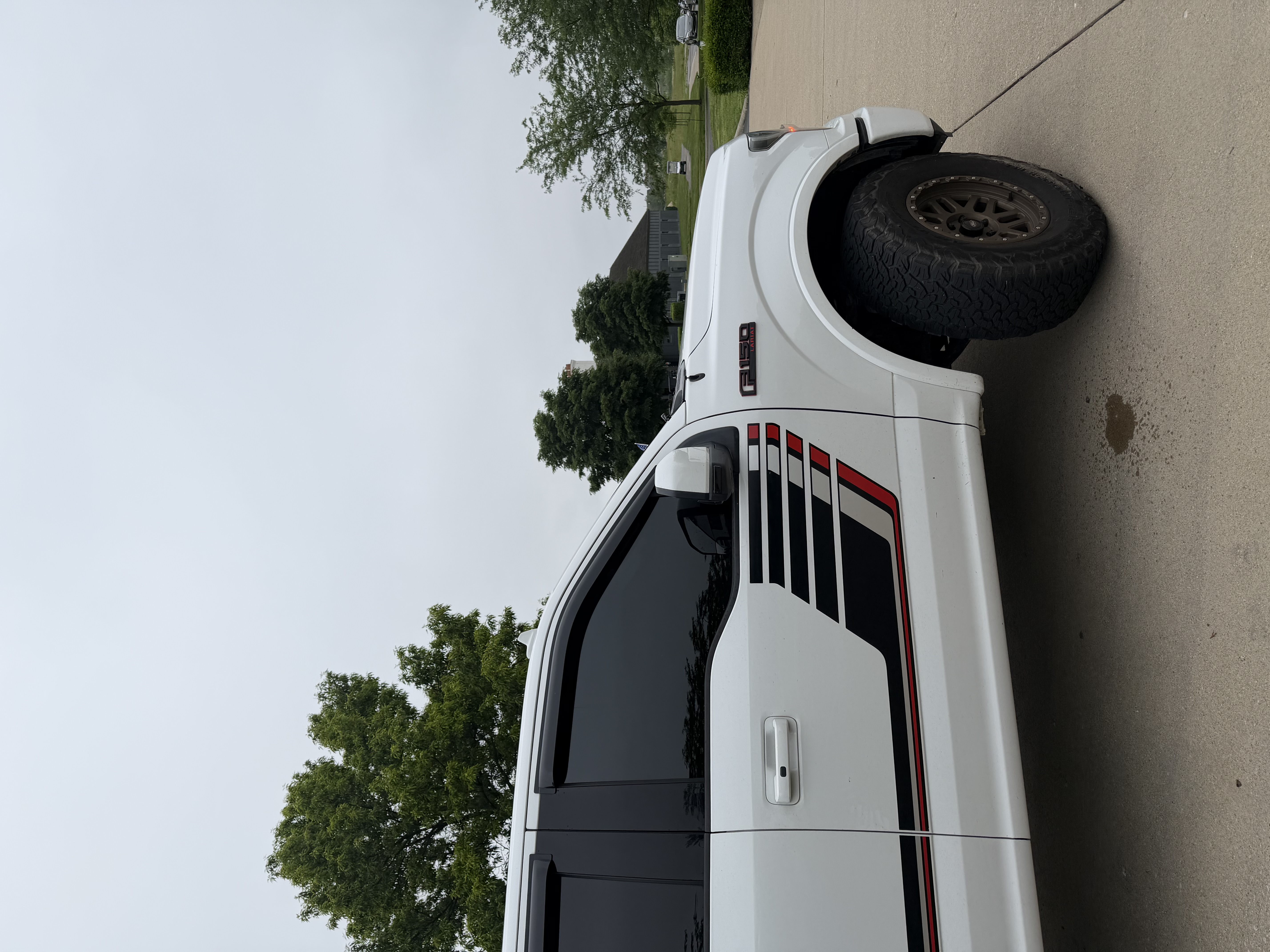 Used 2018 Ford F150 Lariat w/ Equipment Group 502A Luxury AWD/4WD image 4