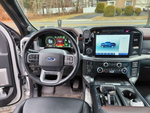 Used 2021 Ford F150 Lariat w/ Equipment Group 502A High image 9