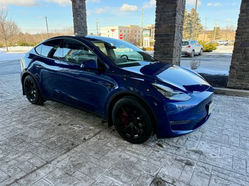Used 2020 Tesla Model Y Performance image 9