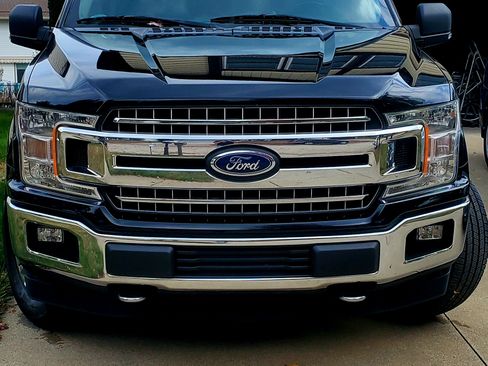 Used 2018 Ford F150 XLT w/ Equipment Group 302A Luxury image 4